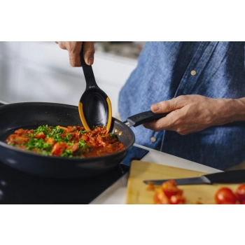 Łyżka Fiskars Functional Form 29 cm z miarką czarna