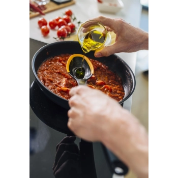 Łyżka Fiskars Functional Form 29 cm z miarką czarna